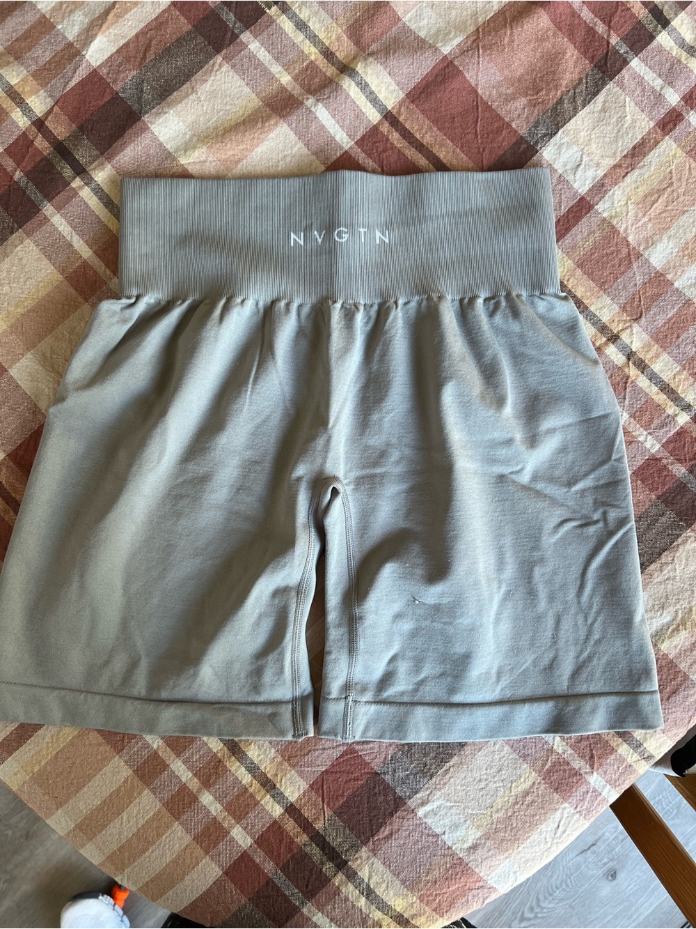 NVGTN High-Waist Women’s Shorts in Light Gray
